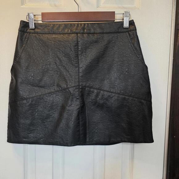 Lulus Dresses & Skirts - Lulu's Black Faux Leather Mini Skirt with Back Zipper and Pockets-Medium